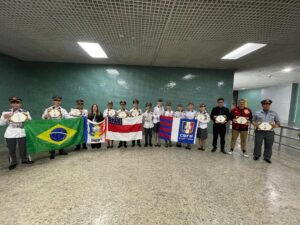 Estudantes medalhistas na Olimpíada Internacional de Matemática na Tailândia retornam a Manaus